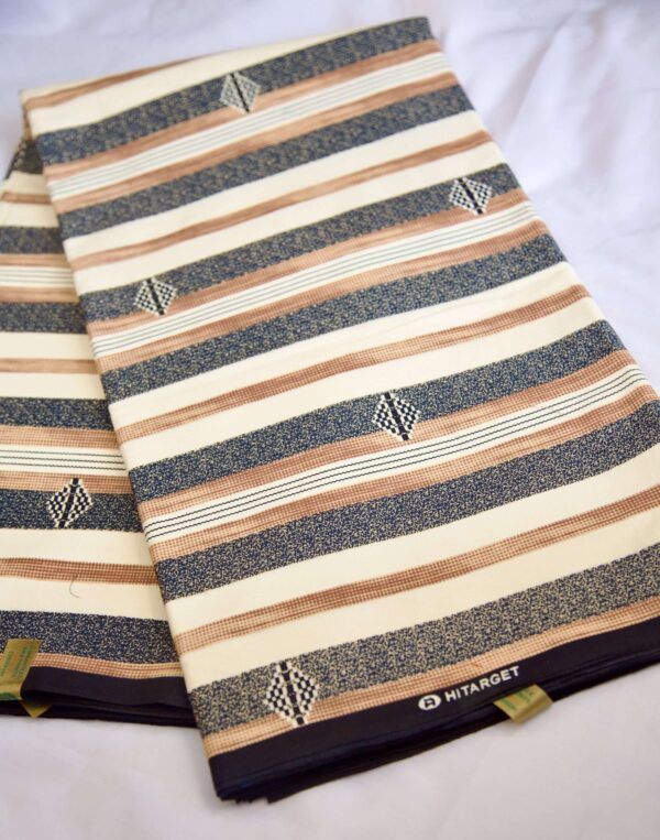 Original Wax Hitaget 6yards couleur beige avec des motifs de différents couleur