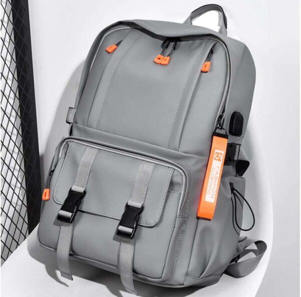 Sac à Dos Gris Léger pour Aventures Urbaines - Conception Minimaliste, Ultra Léger, Durable, Idéal pour Vos Déplacements Quotidiens en Ville