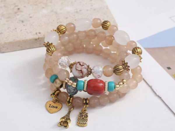 Ensemble de Bracelets Bohèmes en Cristal avec Breloques Gland – Design Multicouche Élégant pour les Femmes, Parfait pour Accessoiriser Vos Tenues.