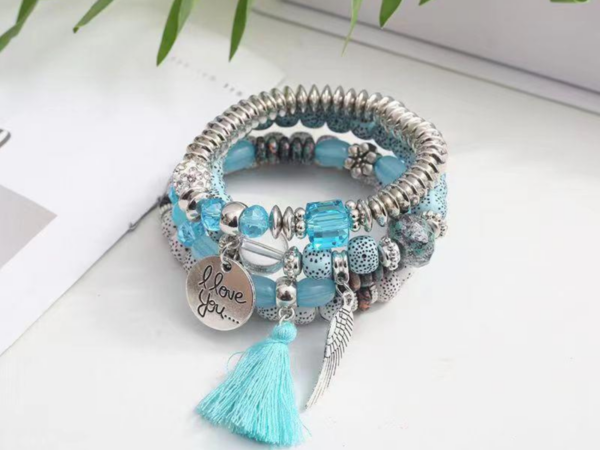 Bracelets Multicouches pour Couple – Style Bohème Élégant, Accessoires Tendance avec Perles et Charms, Parfaits pour un Lien Symbolique et Unique.