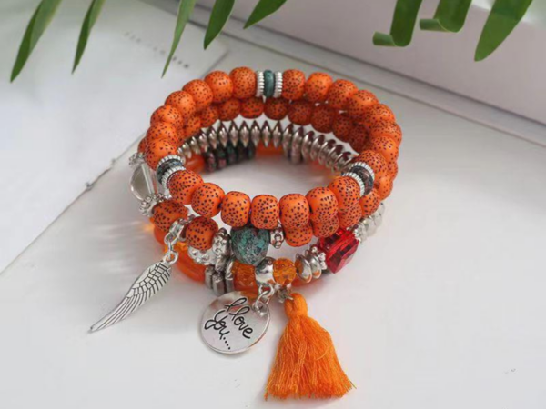 racelets Multicouches pour Couple – Style Bohème Élégant, Accessoires Tendance avec Perles et Charms, Parfaits pour un Lien Symbolique et Unique.