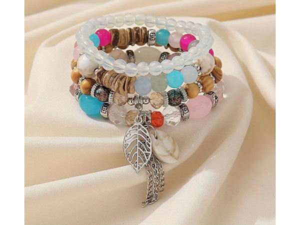 Bracelets avec Charm Feuille, Lot de 4 – Design Élégant avec Perles et Breloques, Idéal pour Accessoiriser Vos Tenues avec un Style Naturel et Bohème.