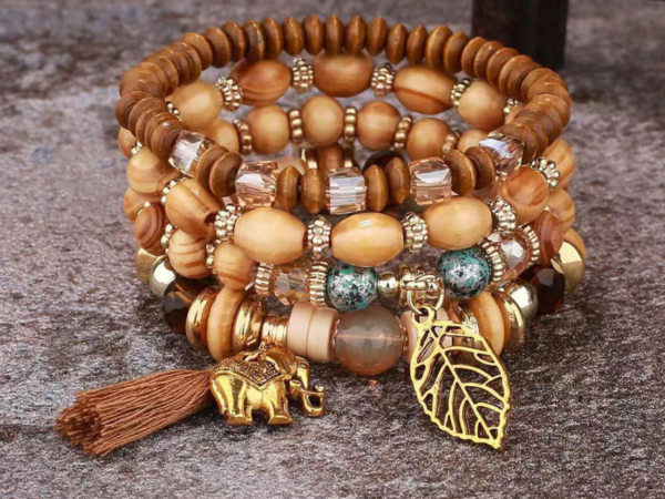 Bracelets avec Charm Feuille, Lot de 4 – Design Élégant avec Perles et Breloques, Idéal pour Accessoiriser Vos Tenues avec un Style Naturel et Bohème.