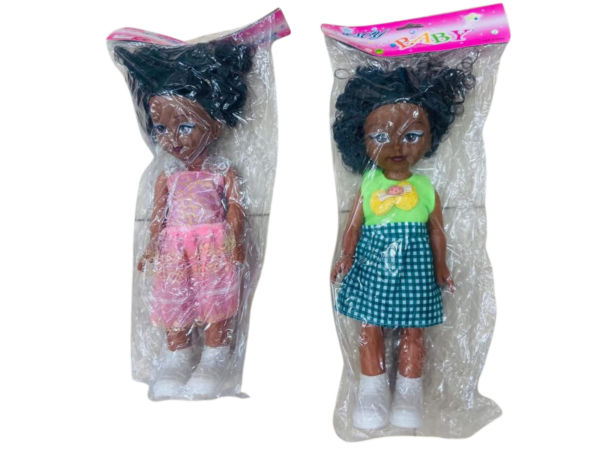 Poupée Africaine pour Filles – Jouet Éducatif et Créatif avec Cheveux Bouclés, Idéal pour les Enfants, Promouvant la Diversité et le Jeu Imaginatif.