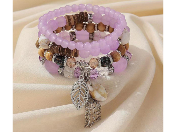 Bracelets avec Charm Feuille, Lot de 4 – Design Élégant avec Perles et Breloques, Idéal pour Accessoiriser Vos Tenues avec un Style Naturel et Bohème.