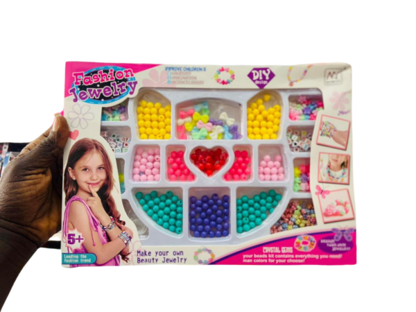 Kit Bijoux Fashion pour Enfants – Création et Jeu DIY avec Perles Colorées, Bracelets et Colliers, Idéal pour Développer la Créativité et le Style.