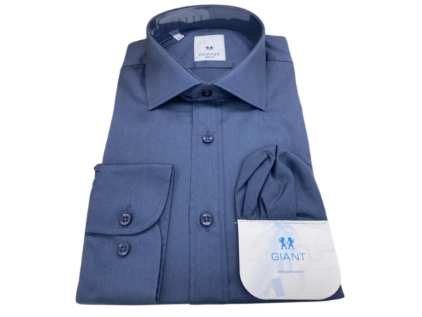 Chemise Giant Bleu Jean – Élégance décontractée et Moderne, Tissu Léger et Coupe Ajustée, Idéale pour un Style Chic et Polyvalent en Toute Occasion.