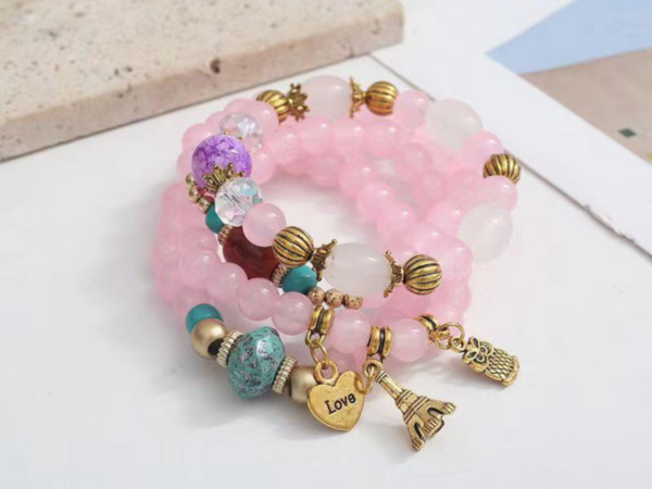 Ensemble de Bracelets Bohèmes en Cristal avec Breloques Gland – Design Multicouche Élégant pour les Femmes, Parfait pour Accessoiriser Vos Tenues.