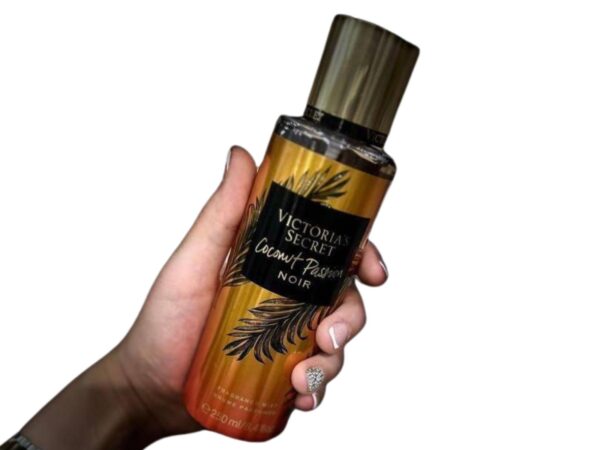 Victoria's Secret Coconut Passion Noir - Brume Sensuelle à la Noix de Coco et à la Vanille pour Femme, Élégance Nocturne et Séduction Tropicale